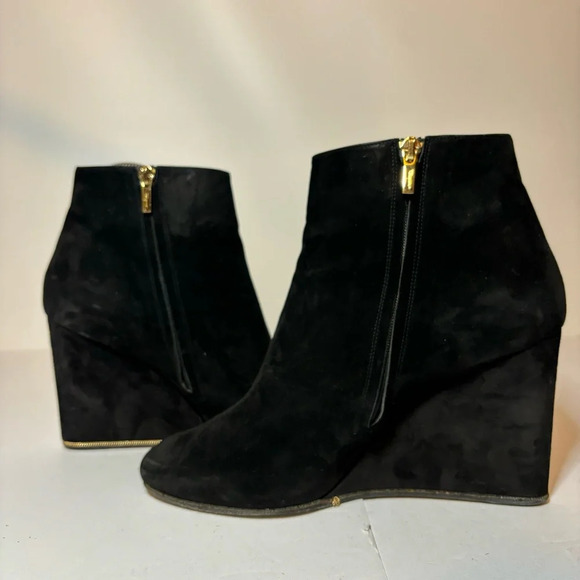 Salvatore Ferragamo Womens Boutique Black Suede High Wedge Ankle Bootie Size 9 B - Picture 3 of 11